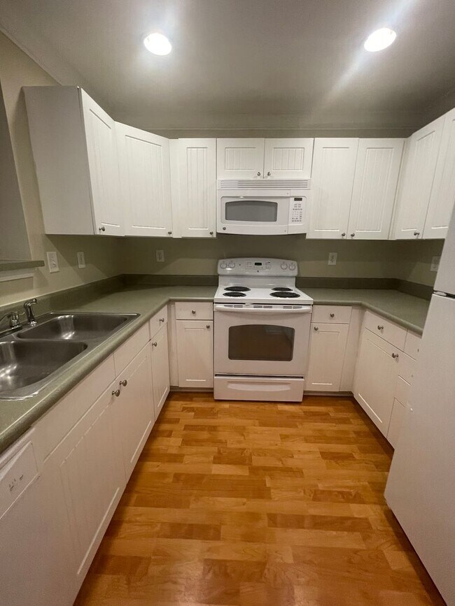 Building Photo - 17-1727 BBCH