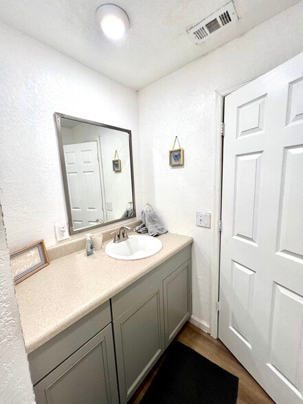 Building Photo - 12116 Lamont Dr