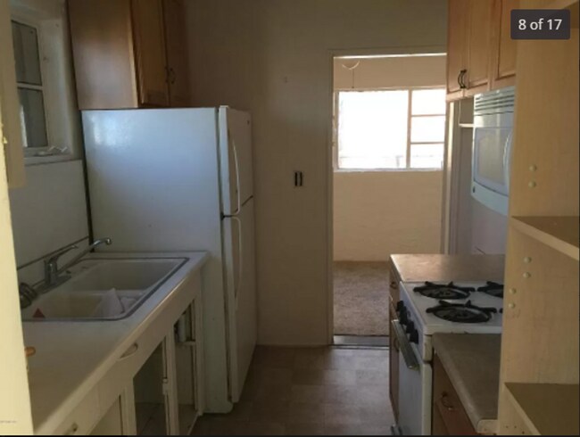 Building Photo - 2 Bed / 1 Bath Home