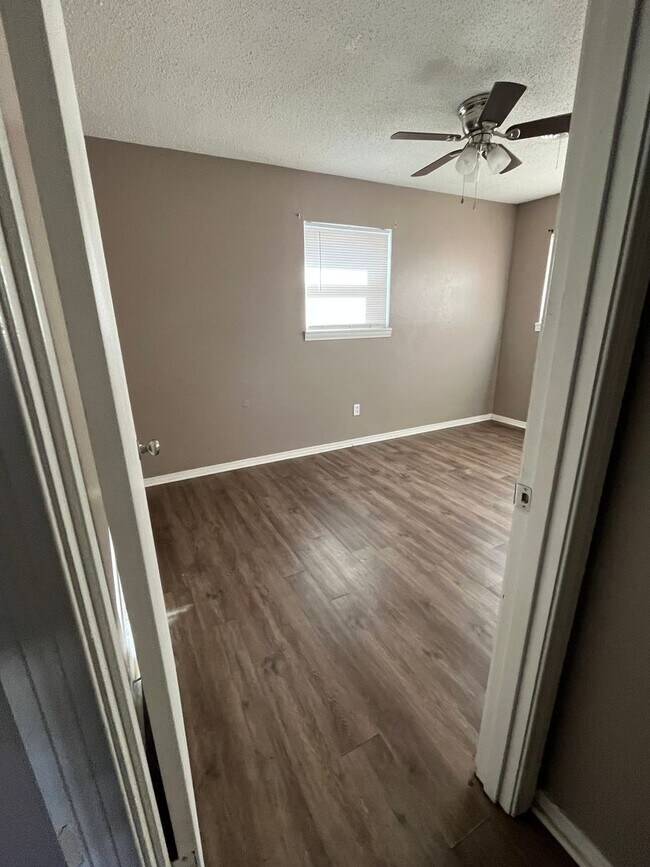 Building Photo - 1622 58th St