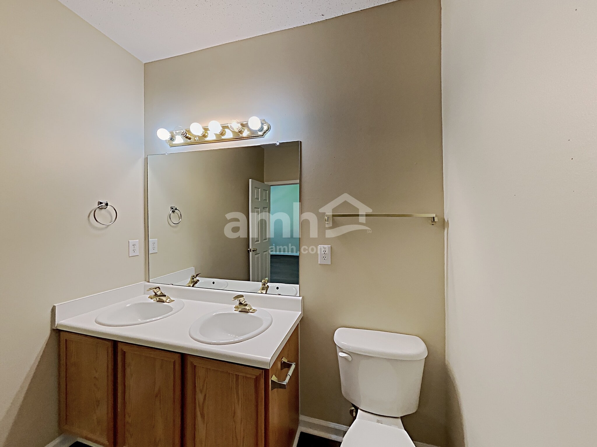 Building Photo - 2006 Farm Hill Ct