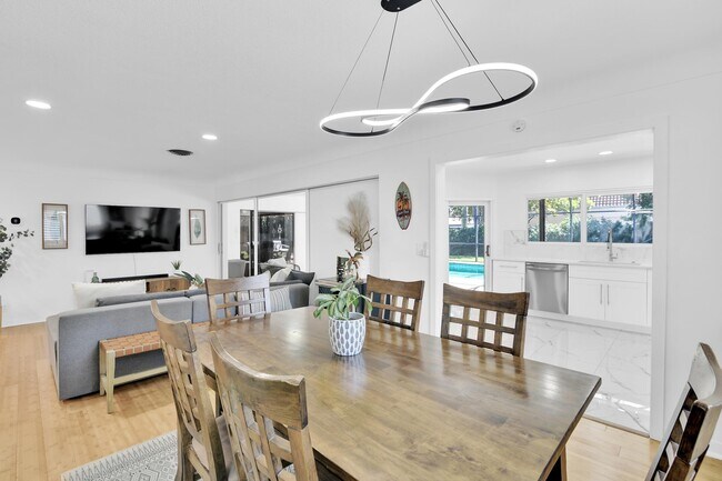 Building Photo - 798 E Boca Raton Rd