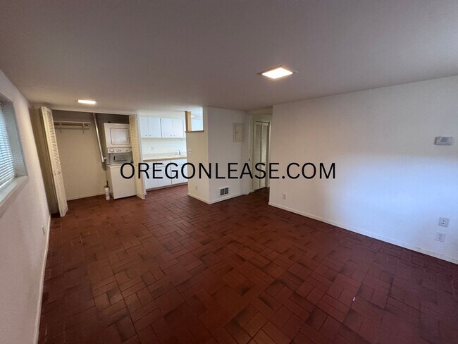 Building Photo - One bedroom downtown Eugene Apartment