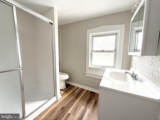 Building Photo - 27 N Main St