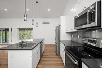 Building Photo - BEAUTIFUL Spacious Modern Grandview Single...