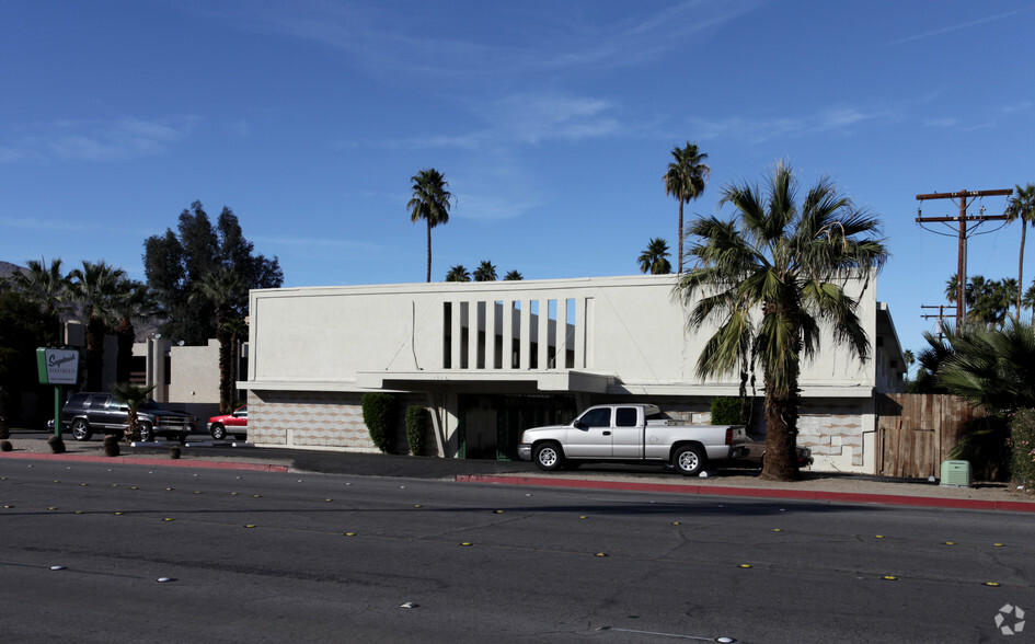 Building Photo - The Float