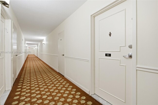 Building Photo - 2500 Parkview Dr