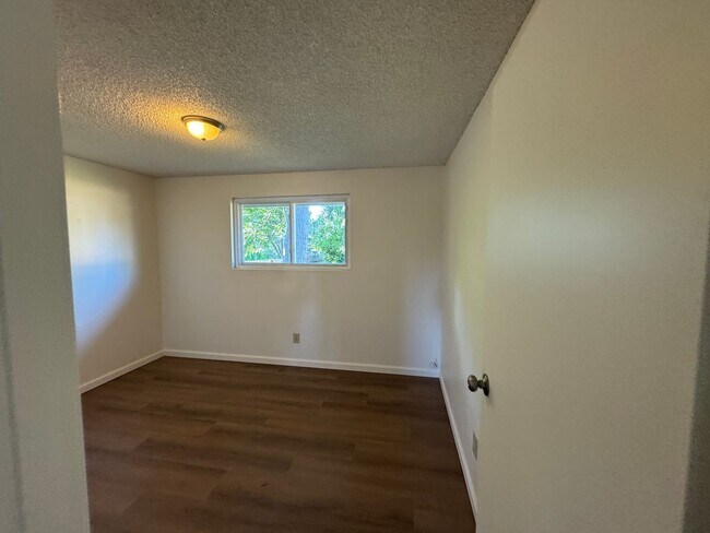 Building Photo - 3 Bedroom House in Waldport!