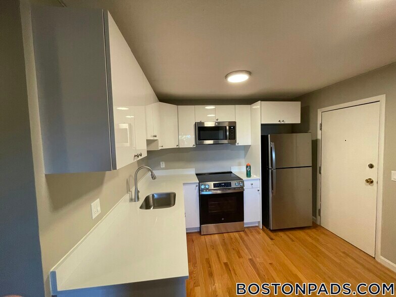 Building Photo - 226 Parker Hill Ave