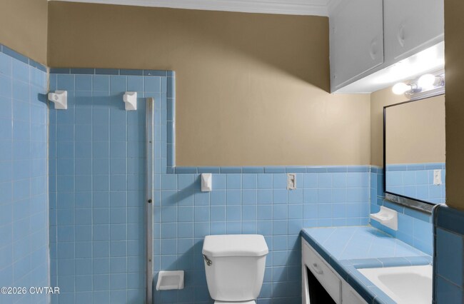 Building Photo - 927 E College St