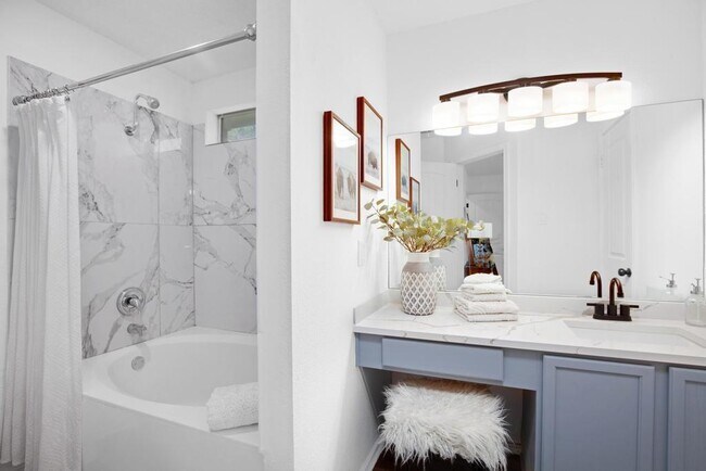 Building Photo - 2203 Lexfield Ln