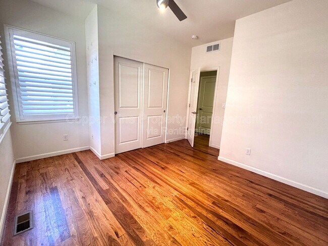 Building Photo - 900 Treece St