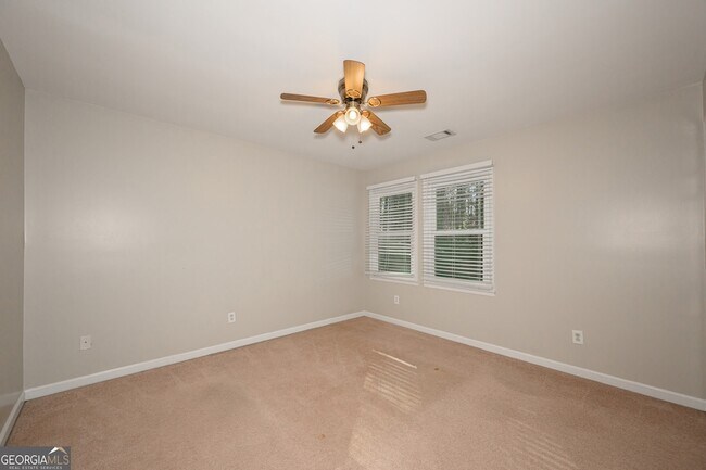 Building Photo - 151 Lakeside Dr NW