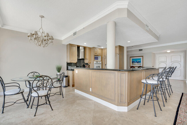 Building Photo - 700 Ocean Royale Way