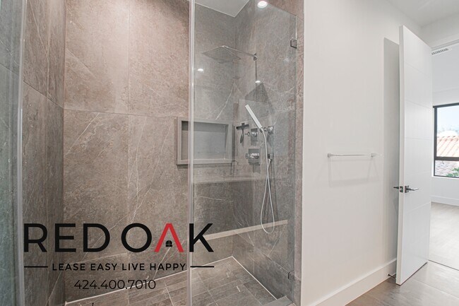 Building Photo - 18303 Oakbury Cir