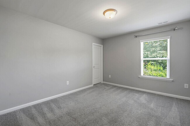 Building Photo - 438 Brk Pne Trl