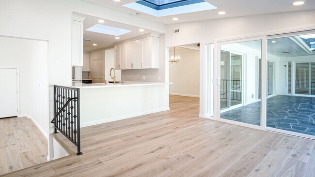 Building Photo - 5 bedroom, 5.5 bath, 4800 sq ft Prime Studio City Home with Pool and Hollywood Hills views