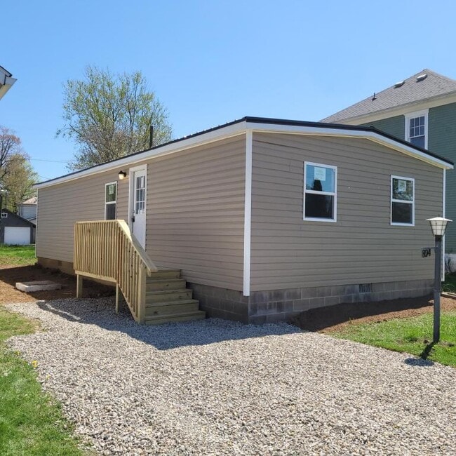 Building Photo - 804 Westbourne Ave