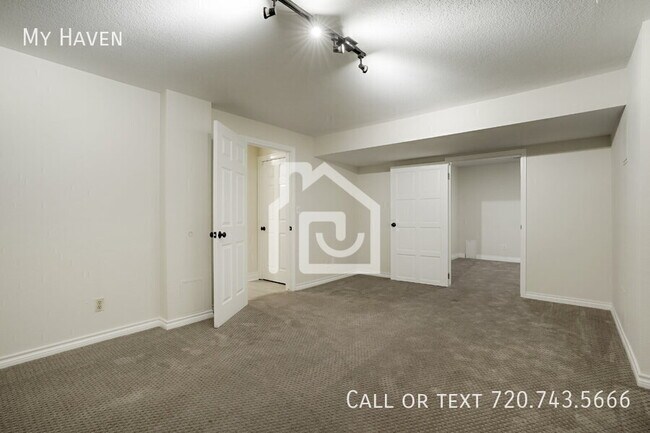 Building Photo - 1620 S Quebec Way