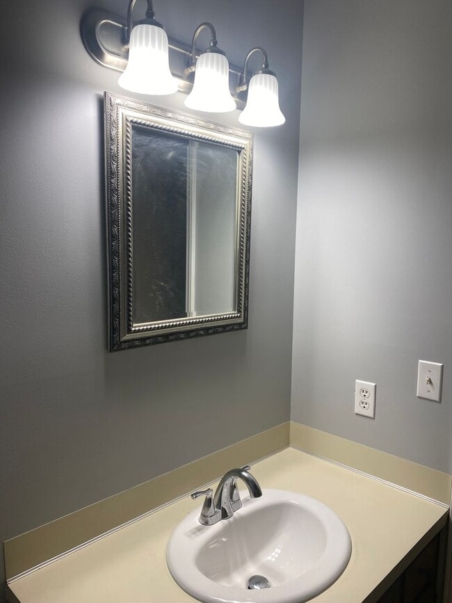 Building Photo - Charming 3 bed 2 bath Cape Cod for rent