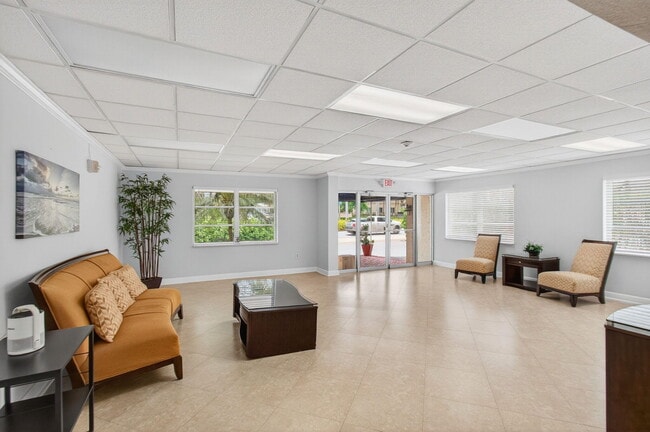 Building Photo - 290 W Palmetto Park Rd