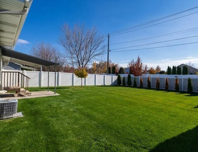 Building Photo - 2437 Brandon Dr