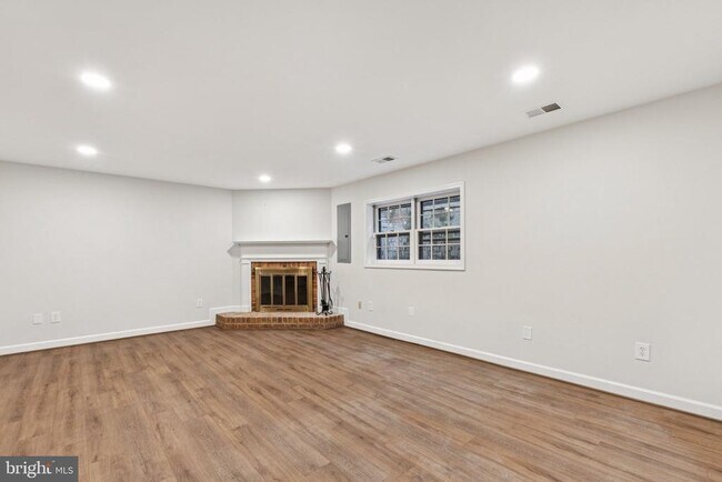Building Photo - 5875 Woodfield Estates Dr