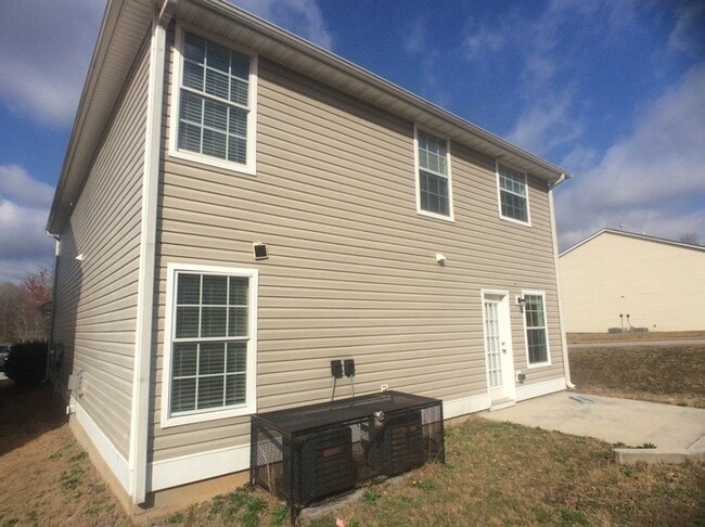 Building Photo - 1894 Roble Dr