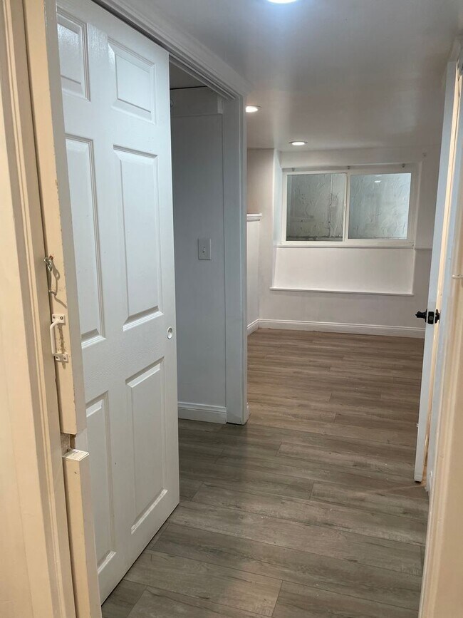 Building Photo - Minutes from Lake Arrowhead!