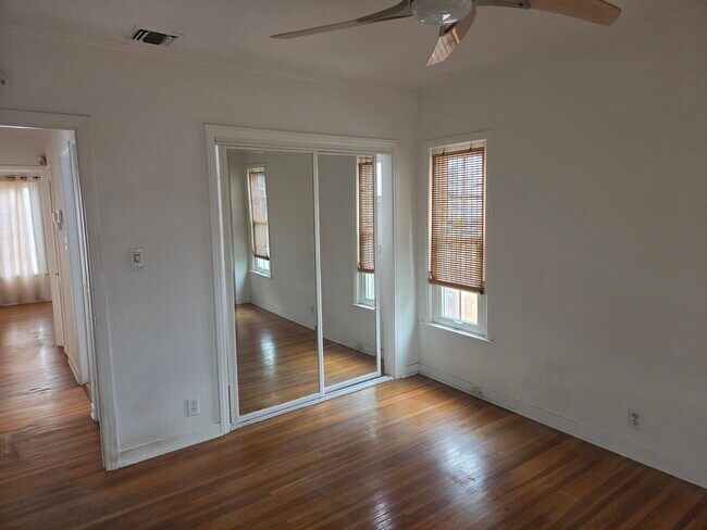 Building Photo - 1721 N Fairview St