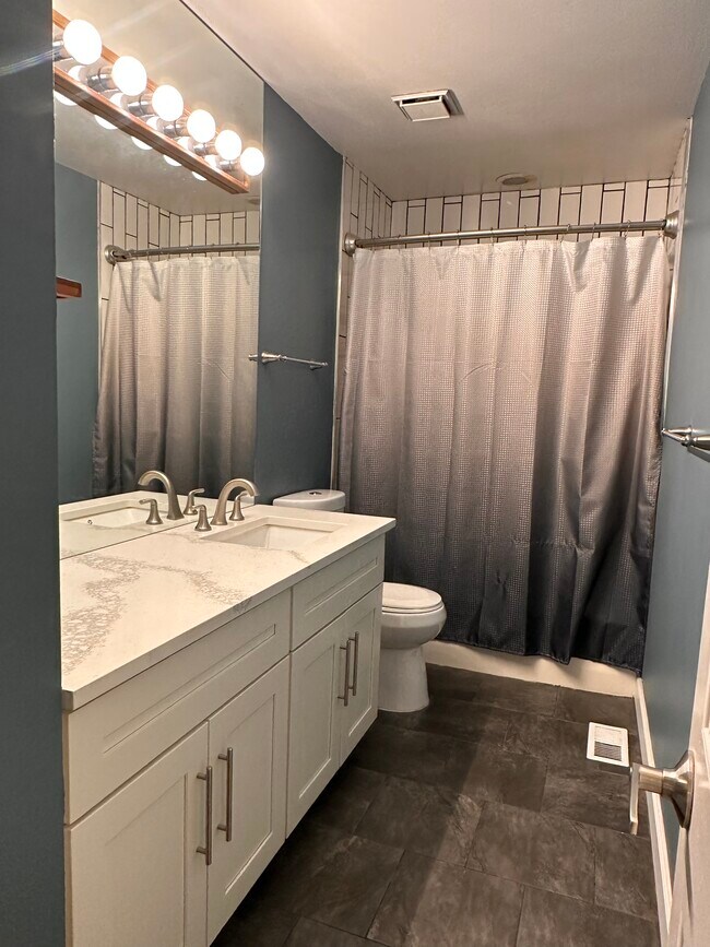 Master bath - 445 Clara Ave