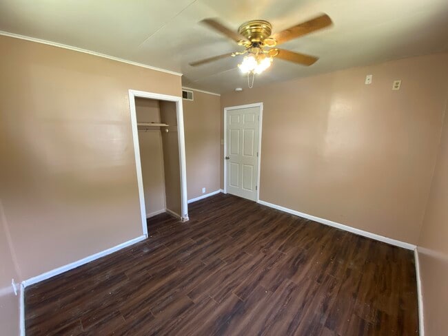 Building Photo - 225 Grace St