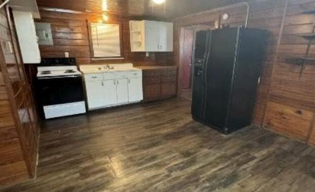 Building Photo - 405 N Burleson St