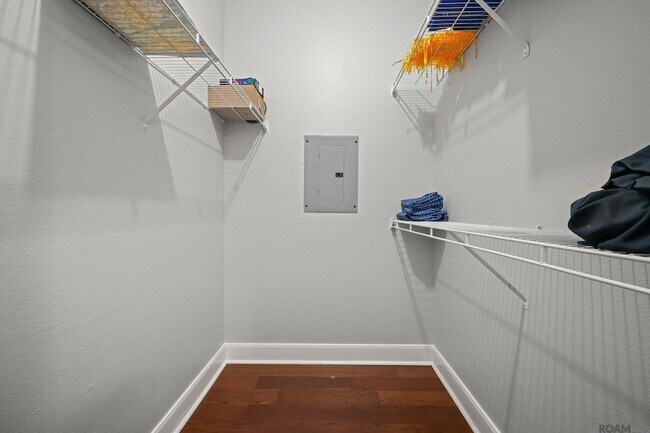 Building Photo - 710 E Boyd Dr