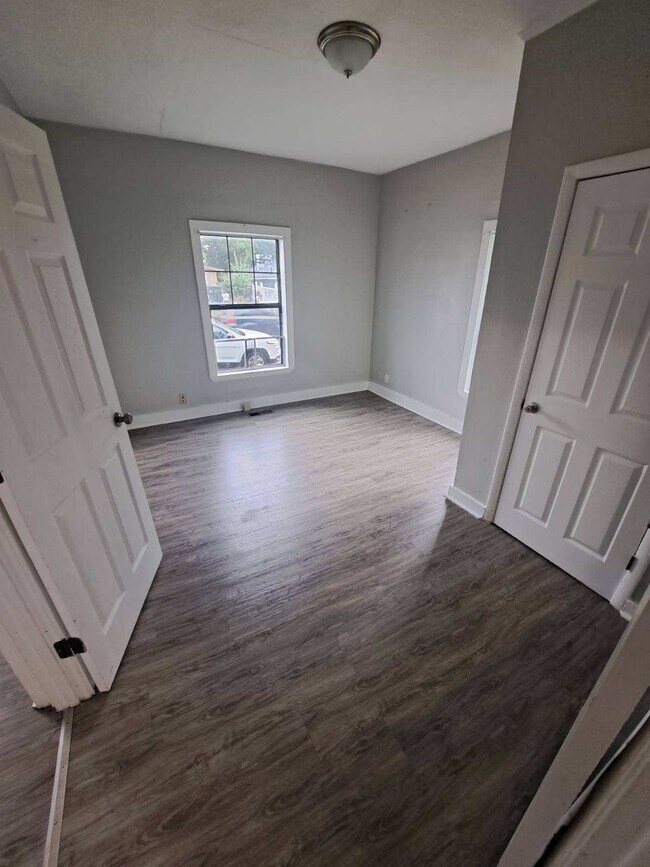 Building Photo - 412 N Hawthorne St