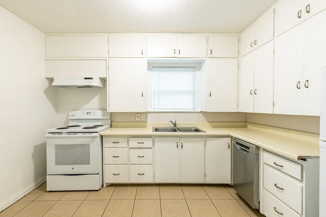 Building Photo - 2120 28th St