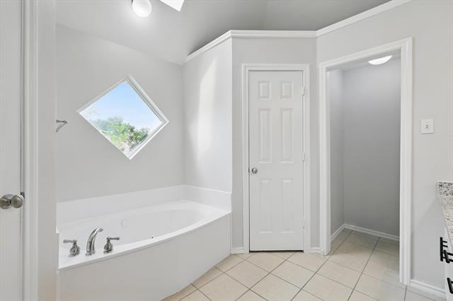 Building Photo - 501 Meadowood Ln