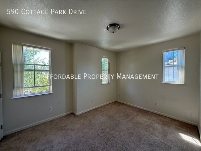 Building Photo - 590 Cottage Park Dr