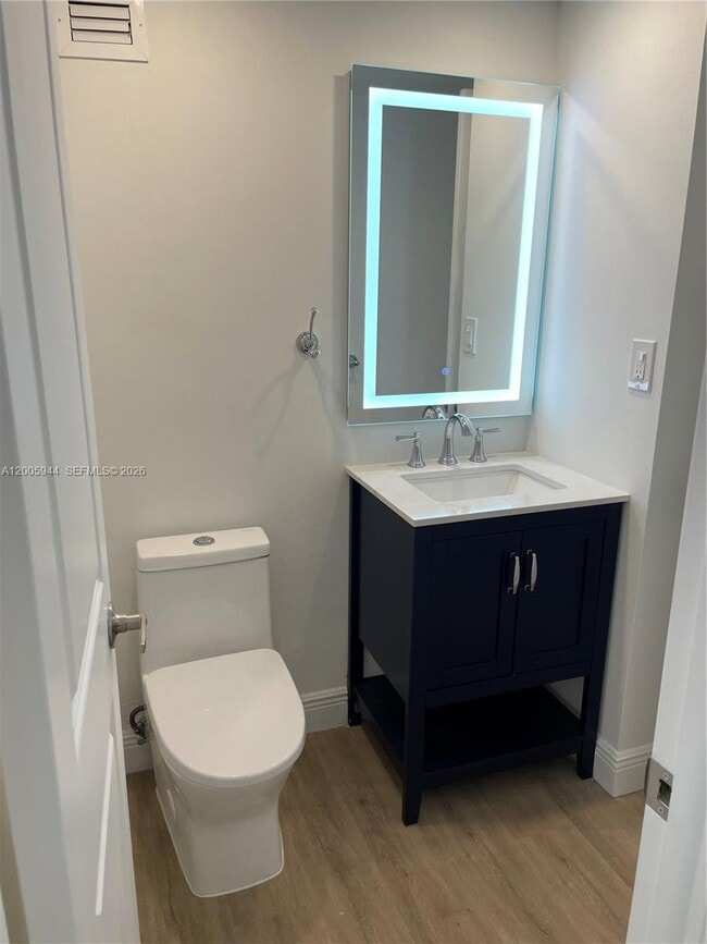 Building Photo - 5 Island Ave