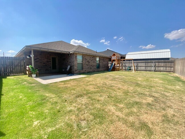 Building Photo - Newer 3 bed 2 bath near Frenship Upland He...