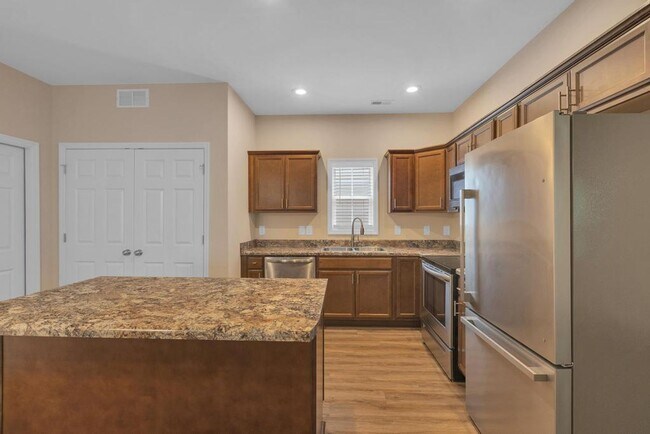 Building Photo - 148 Broadleaf Dr