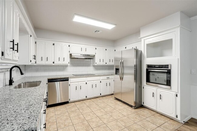 Building Photo - 324 NE 60th St