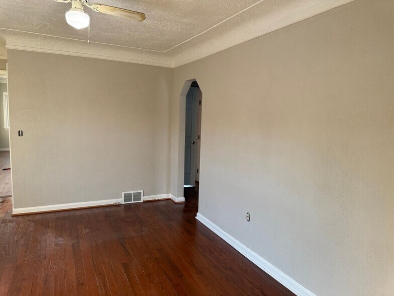 Building Photo - 26537 Brettonwoods St