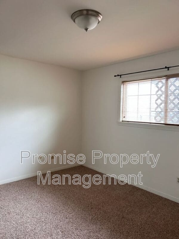 Building Photo - 13543 Mountainside Dr