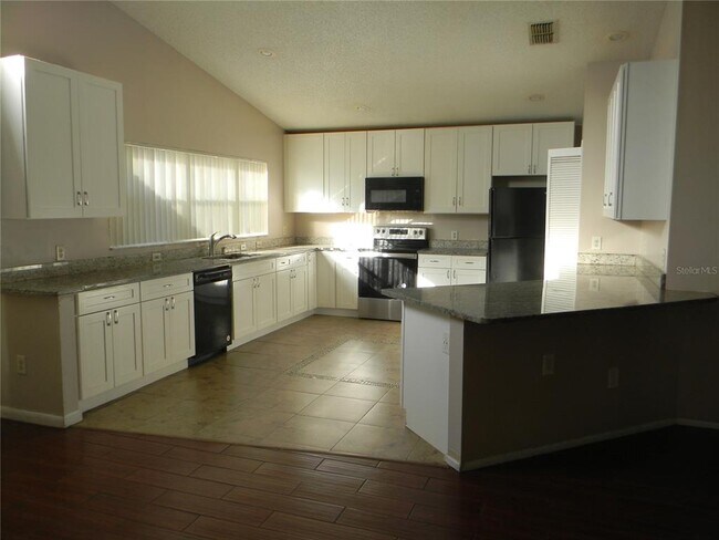 Building Photo - 150 Abbey Hollow Dr