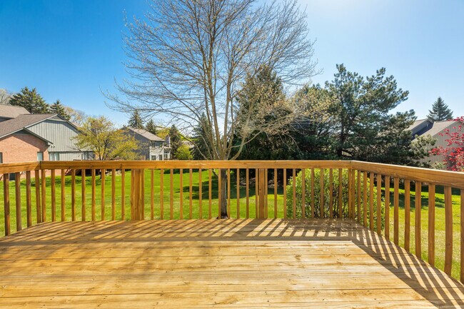Building Photo - 37743 Avon Ln