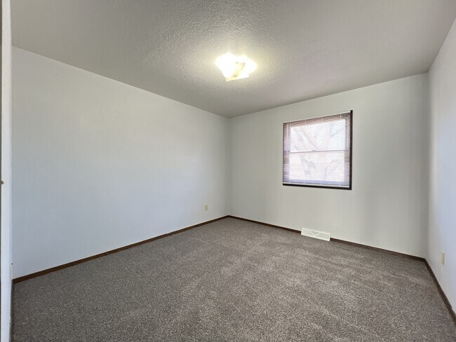 Building Photo - 3690 Keystone Dr