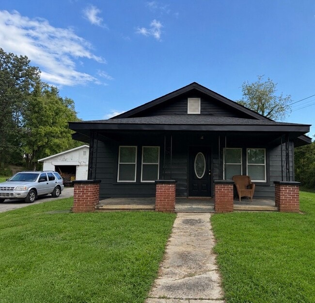 Building Photo - 303 Cedar Grove Rd