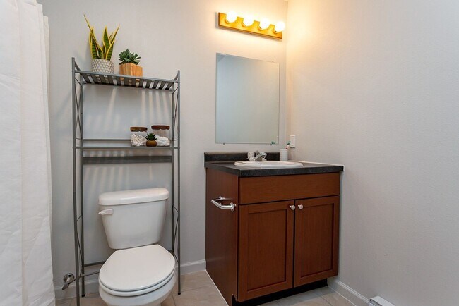 Building Photo - 3 Bedroom Homes for rent in Pleasant HIll, IA