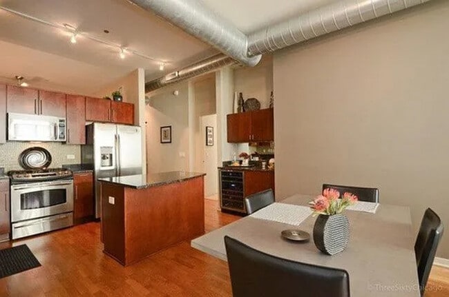 Building Photo - 700 N Larrabee St